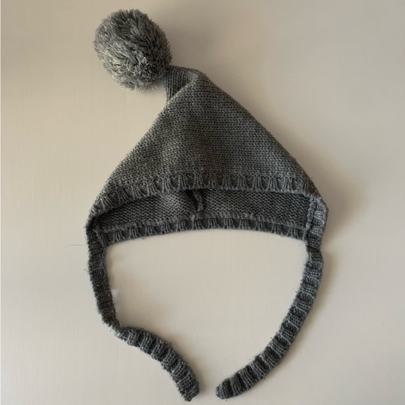 Knitted winter hat | Gray | Pom pom and tie | Unique and cute hood shape - Picture 3 of 5
